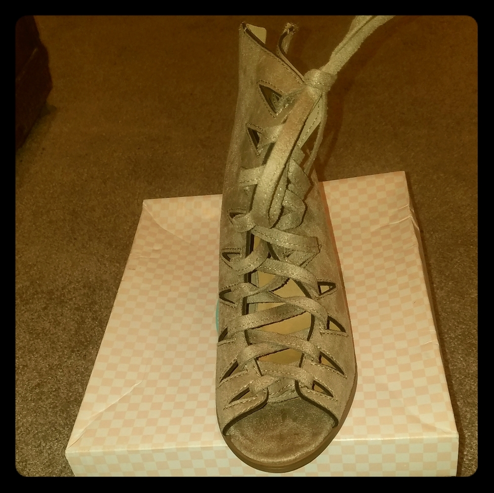 Ankle bootie